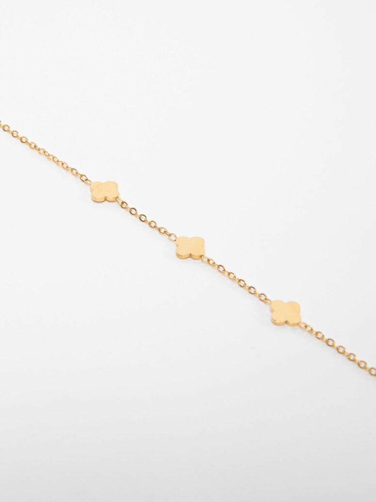 Goldarmband mit floralen Elementen